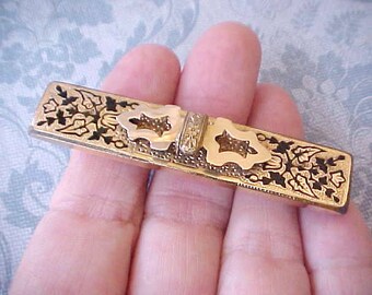Beautiful Victorian Era Brooch with Wonderful Taille D'Epergne Enameling