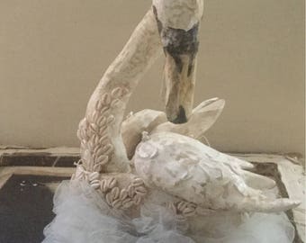 Cygne tuberculé / objet original en papier mâché fait main