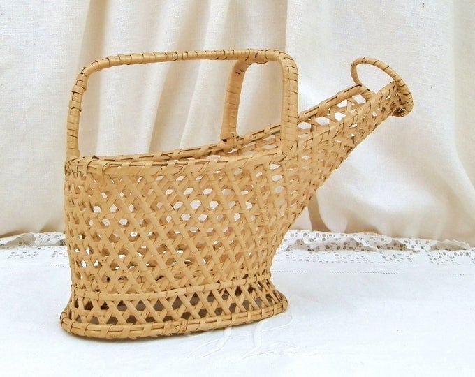 Vintage French Woven Wicker Wine Bottle Holder Basket, Retro Mediterranean Serving Tableware from France, Dinner Party Table Accessory Vintage French Woven Wicker Wine Bottle Holder Basket, Retro Mediterranean Serving Tableware from France, Dinner Party Table Accessory