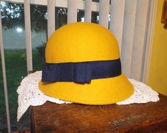 Women's Vintage Cloche Hat Gold Black