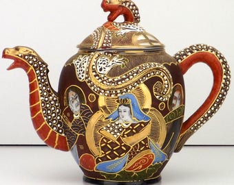 vintage tea pot, 20s Satsuma, Dragon ware tea pot, porcelain tea pot, immortals teapot, hand painted teapot, Japanese tea pot, Taisho era
