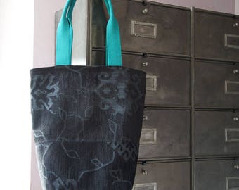 Sturdy canvas tote bag
