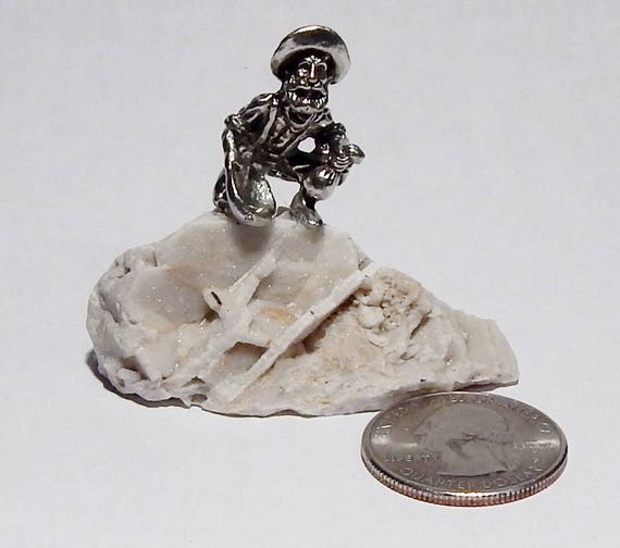 Pewter Gold Miner Prospector Panning Figurine Rare Angle