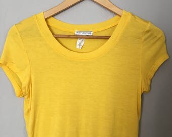 yellow cropped tshirt