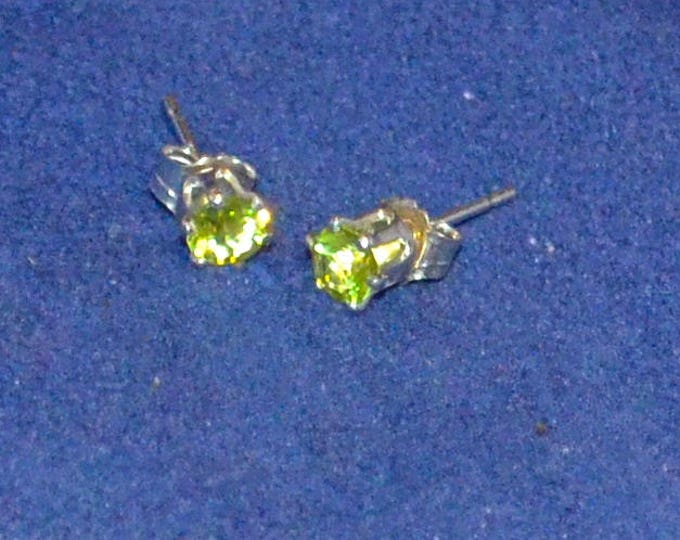 Peridot Studs, 4mm Round, 0.55ct. Natural, Set in Sterling Silver E1081