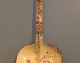 Vintage 1940's Tin Toy Shovel/Spade with lithograph.
