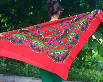 Big Ukrainian red shawl, Russian Wool Tablecloth, Floral With Tassels, Babushka scialle fiori Hustka chale russe foulard