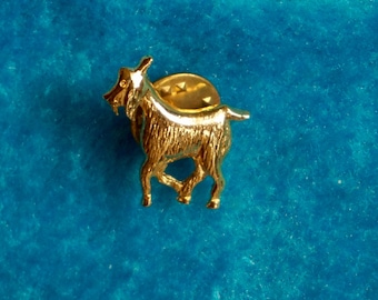 Unique Quirky Vintage 70s Gold Tone Metal Goat Pin. Vintage Kitschy Quirky Unique 70s Goat Pin.