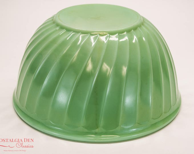 Vintage Fire King | Swirl Jade-Ite Shell | 9'' Mixing Bowl | Retro Kitchenware