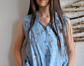 Flower print blue blouse 1990s 1980s vintage womens boho tank summer shirt