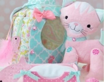 Soft stuffed kitty set