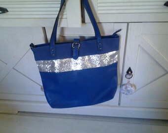 Tote has sequined blue leatherette band