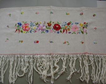 Vintage,Hungarian embroidered curtain,rideaux,Kalocsa flower pattern Cottage/Shabby Chic, 41"Long
