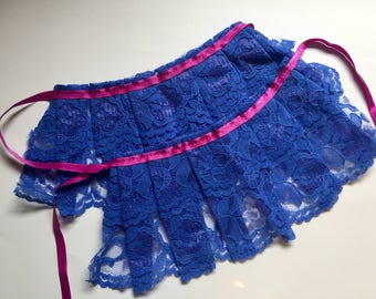 Blue pleated lace wrist cuffs