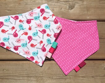 Dark Pink Bandana Bib, Girls Bandana Bib Set, Birds Bandana Bibs, Bavette Rose, Bavoir Rose, Pack of Bibs, Bavoir pour Filles, Bandana Bibs
