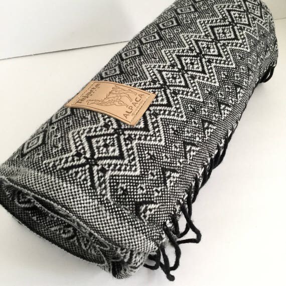 Andean alpaca blanket made by tejarte Peru