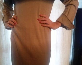 Tunic sweater v-neck sleeve three quarts