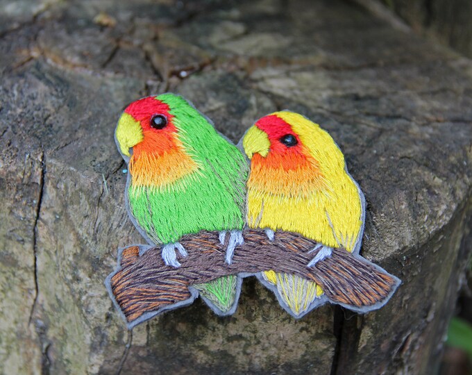 Embroidery Pin Lovebird brooch Woodland Bird lover gift Nature Lovebird Parrot Pin Brooch mom gift Bird Jewelry Party Summer Outdoors