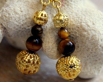 Pearl gemstone earrings