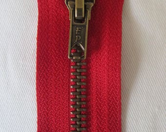 12 cm red zipper closure