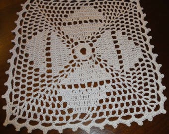WHITE square DOILY 19 x 19 Cm new - handmade by myself