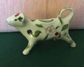 A cow on the table! Creamer or gravy boat decorated porcelain