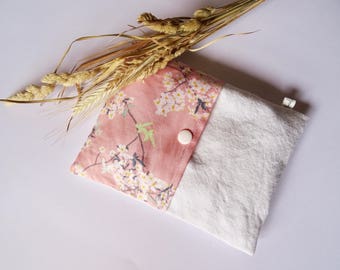 Pretty dried hot pink or mint