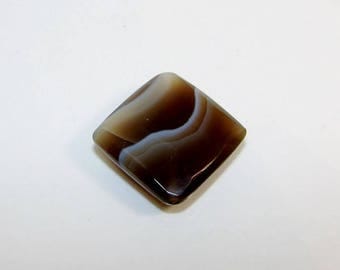 "Diamond" of 20 mm diameter square Botswana agate. (D) gemstones.