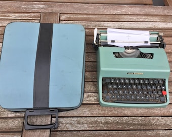 Vintage 1960s Olivetti Lettera 32 Portable Typewriter Working & Carry Case