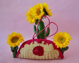 Vintage woven straw purse with pink rose detail, straps, and closure