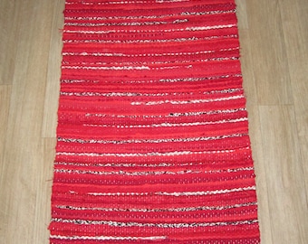 Handwoven, Scandinavian style, vintage look,rag rug -1.7' x3.67', red,black, white, ready for sale
