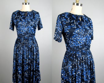 Vintage 1950s 1960s Nylon Jersey Dress 50s 60s Blue Print Shirtwaist Dress Size S/M