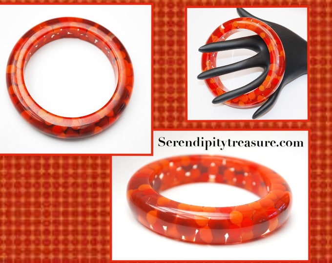 Red Orange polka dot Lucite Bangle - aspirin lucite - Mid Century - confetti dots - Vintage Plastic - bracelet