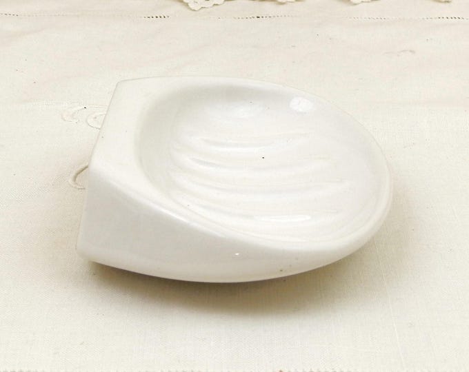 Vintage 1960s / 1970s White Ceramic Wall Mounted Oval Soap Dish, Retro 60s /70s Bathroom Accessory in White China, Porcelain Soap Bar Holder
