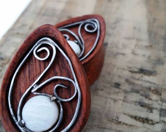 Blood wood teardrop plugs with sea shell.