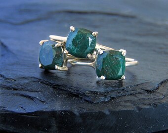 Raw Emerald Ring, natural and raw green emerald ring, solitaire stacking raw green emerald ring, natural emerald, may birthstone,may emerald