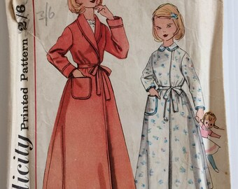 Vintage 1950's Simplicity sewing pattern S. 123 - Girls' robe size 12