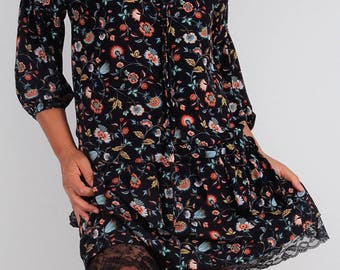 Short black dress of colorful flowers