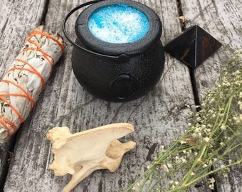 Dragon Tears cauldron bath bomb - honeydew scented - shimmery