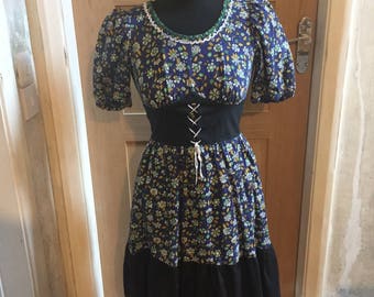 Vintage: 1960s short floral peasant style dress