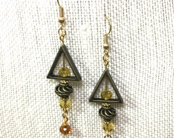 Geometric Triangle Earrings Gold