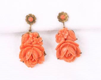 1940's Molded Coral Lucite Roses and Flowers w Dot Bead Top Dangle, Gold Tone Screw Back Earrings, Excellent Cond., 1-1/2' H x 3/4" W