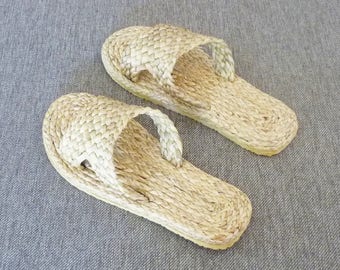 SLIDES SANDALS IN BROWN STRAW WOVEN