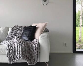 Ohhio's Grande Punto blanket. Chunky blanket. Merino wool (23-micron merino wool)