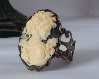 bague victorienne, camée marquise, noir et ivoire, camée victorien, bijou victorien, steampunk, monture bronze, victorian ring, rétro