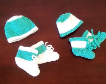 Bébés jumeaux cadeau ensemble tricoté à la main, différent couleurs, cadeau boîte, accessoires