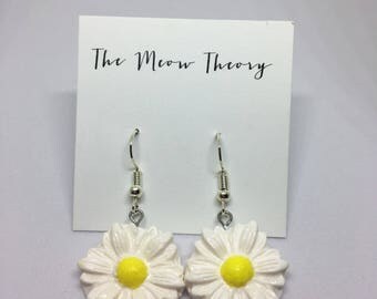 Daisy flower spring polymer clay earrings