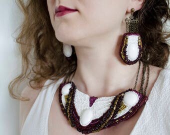 White agate necklace and earrings set Seed bead embroidery jewelry Garnet evening earrings Bridal bib necklace Bijoux de mariage