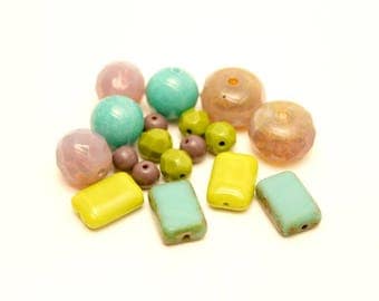 18 beads, Turquoise, Khaki, lilac, Czech glass
