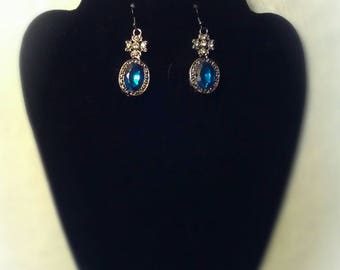 This is a one of a kind earrings set